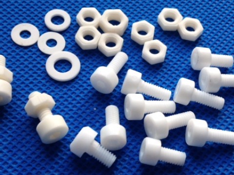 Śruby nakrętki i podkładki ceramiczne
